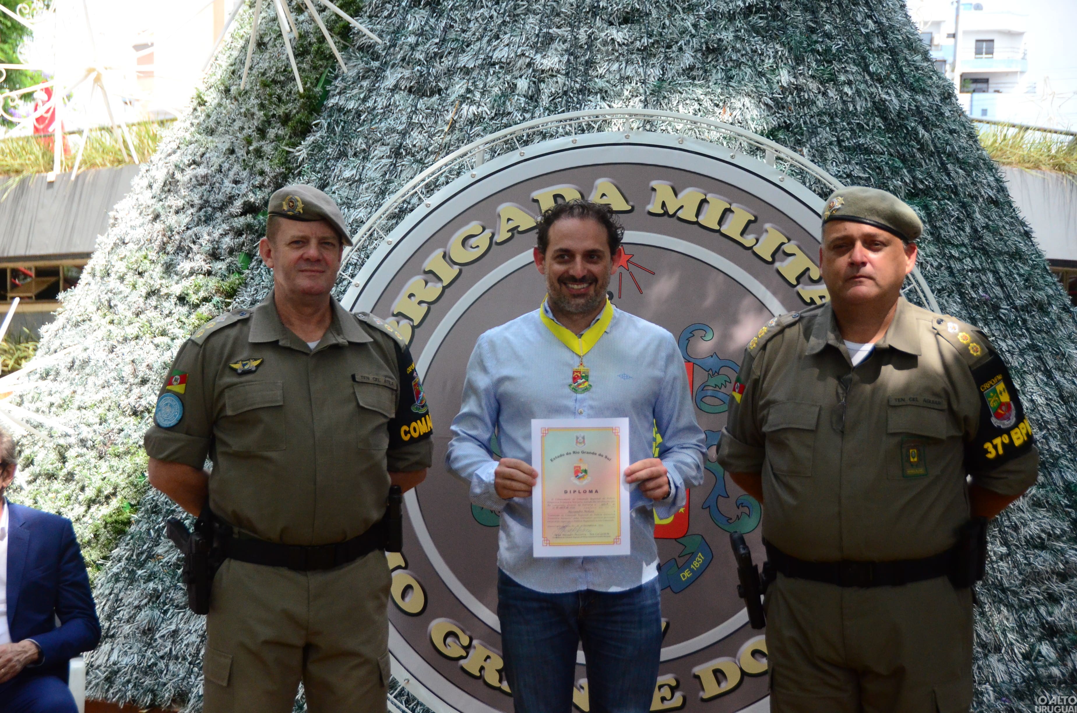 37º BPM realiza cerimônia de entrega de comendas a homenageados