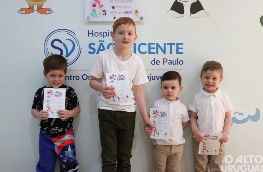 Morador de FW toca “sino da vida” após concluir tratamento em Passo Fundo