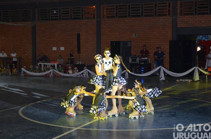 Magia da Patinação apresenta espetáculo de fim de ano