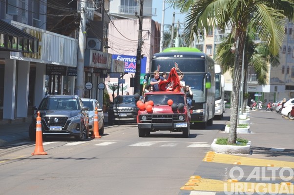 Bandas da Escola Cardeal Roncalli conquistam cinco títulos de campeãs e três de vice-campeãs em SC
