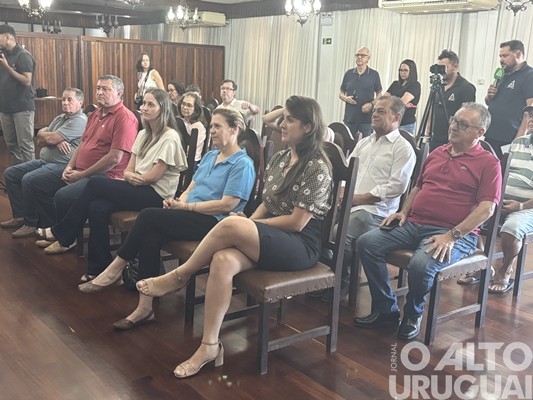 Orlando e Chester apresentam secretariado para a nova gestão em FW