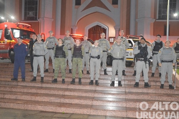BM e Bombeiros de FW realizam homenagem a sargento morto em Caxias