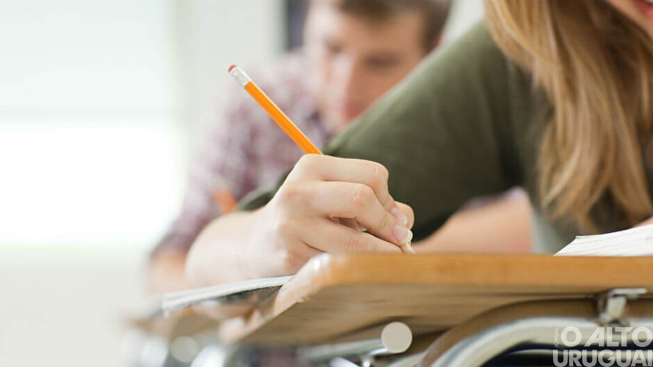 Governo do RS pagará bolsa de R$ 150 a mais de 79 mil alunos da rede pública