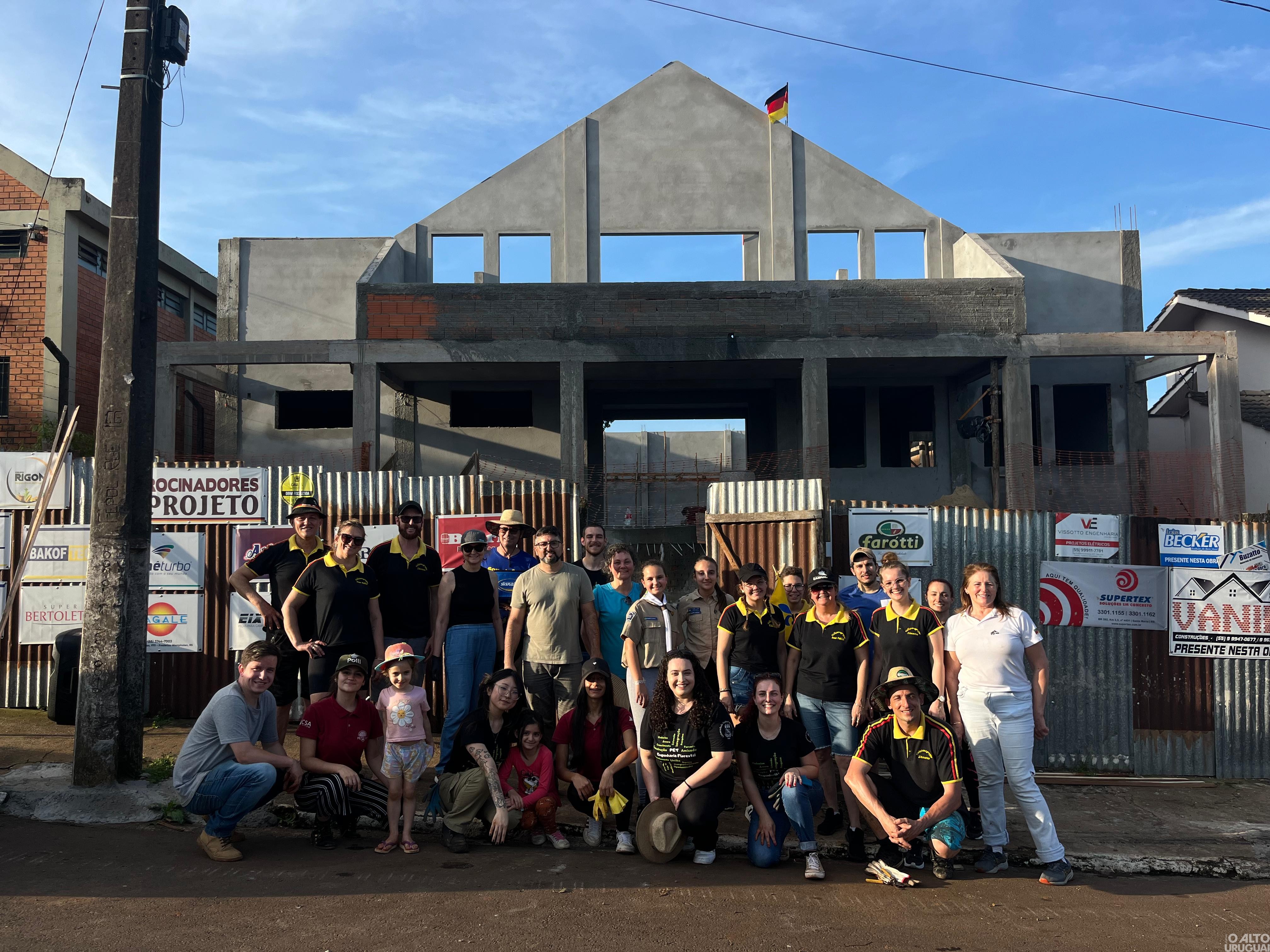 Centro Cultural 25 de Julho realiza projeto de arborização em FW