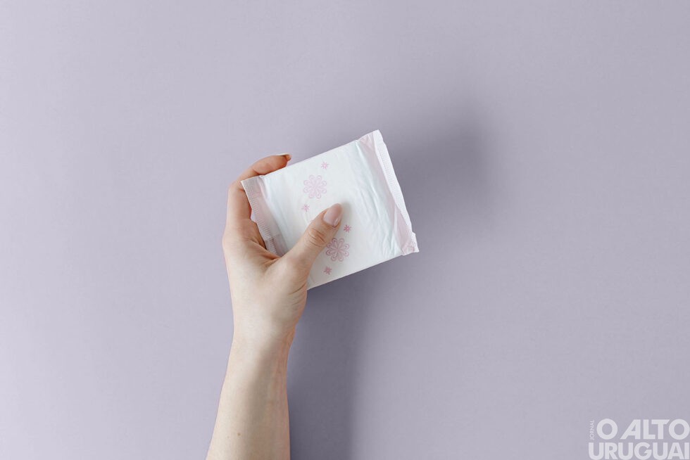 Projeto que prevê distribuição de absorventes a meninas de baixa renda é aprovado