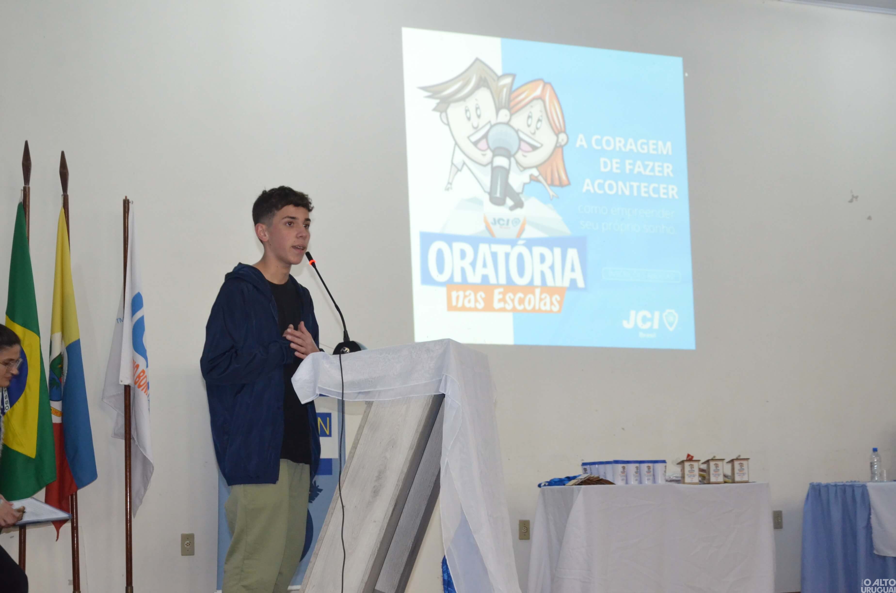 Três estudantes são premiadas na final municipal do Oratória nas Escolas em Rodeio Bonito