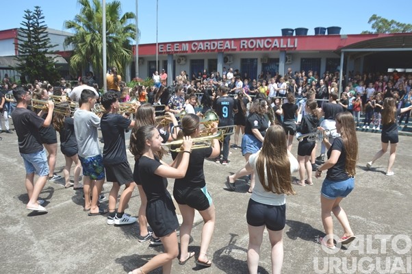 Bandas da Escola Cardeal Roncalli conquistam cinco títulos de campeãs e três de vice-campeãs em SC