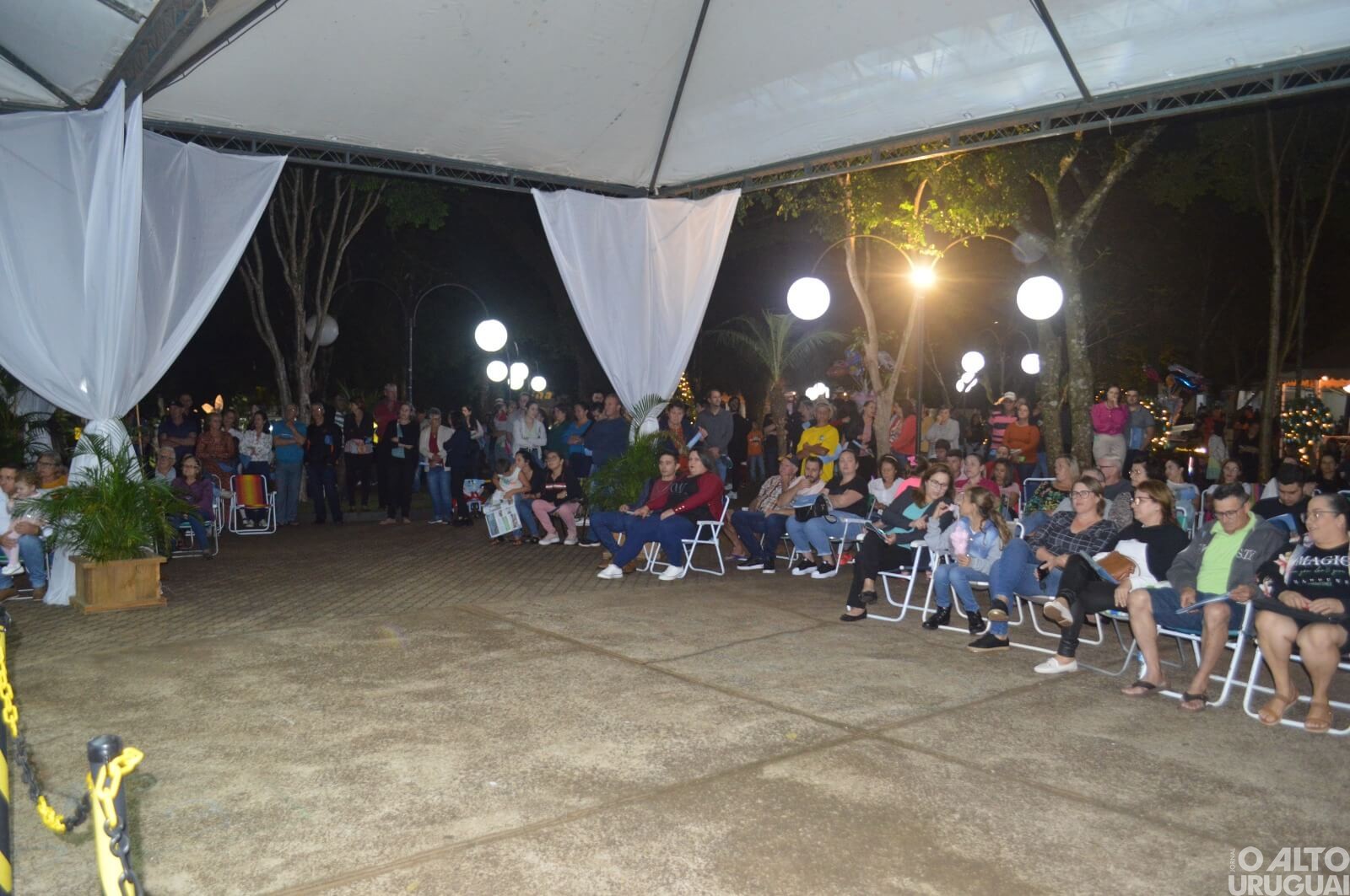 Rodeio Bonito: corte de bolo de 100 kg marca aniversário do município