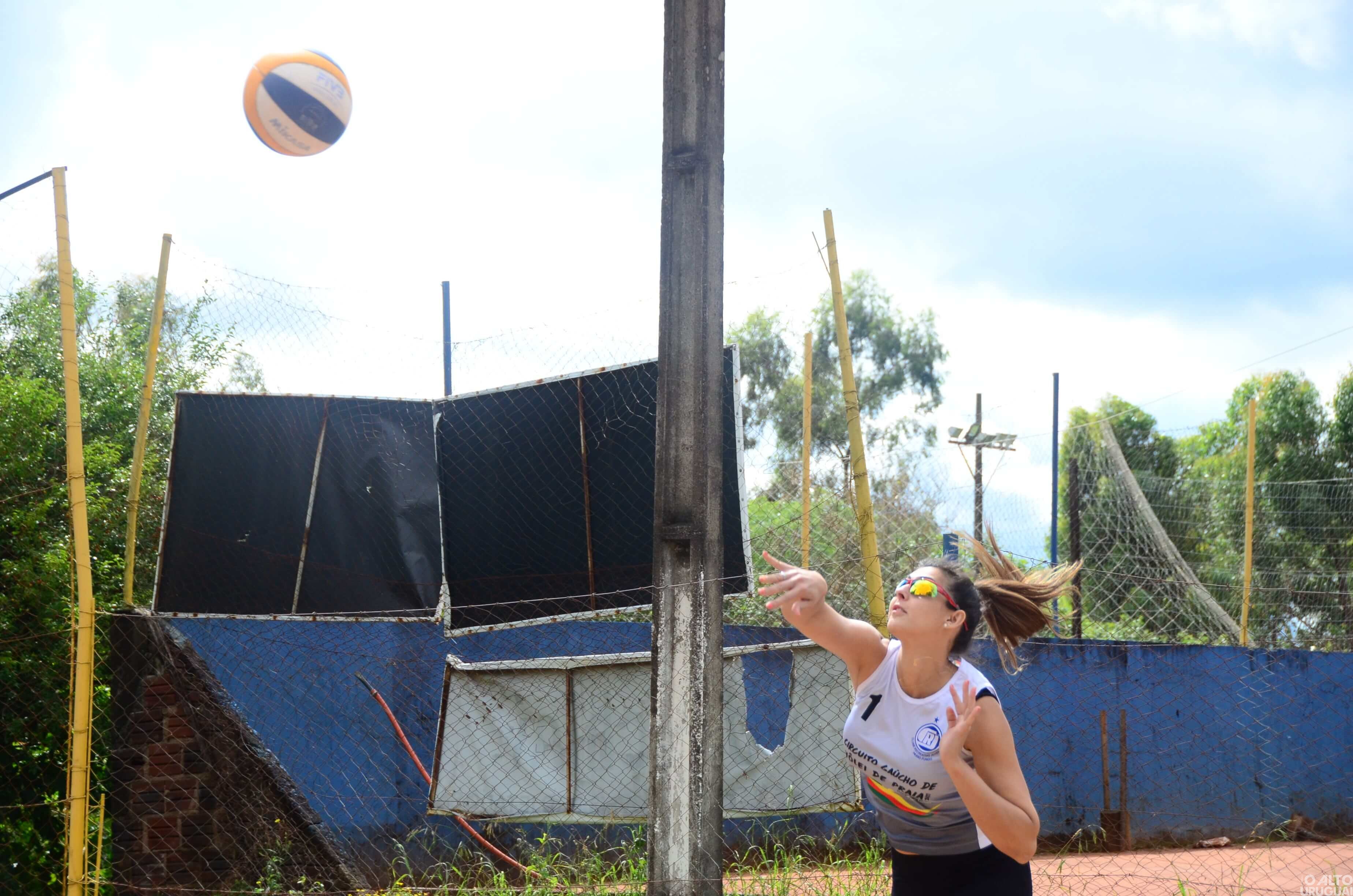 Torneio de vôlei de areia reúne duplas de diversos municípios em FW