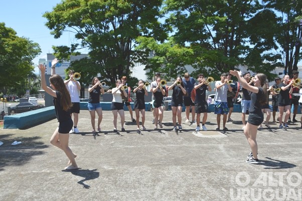 Bandas da Escola Cardeal Roncalli conquistam cinco títulos de campeãs e três de vice-campeãs em SC