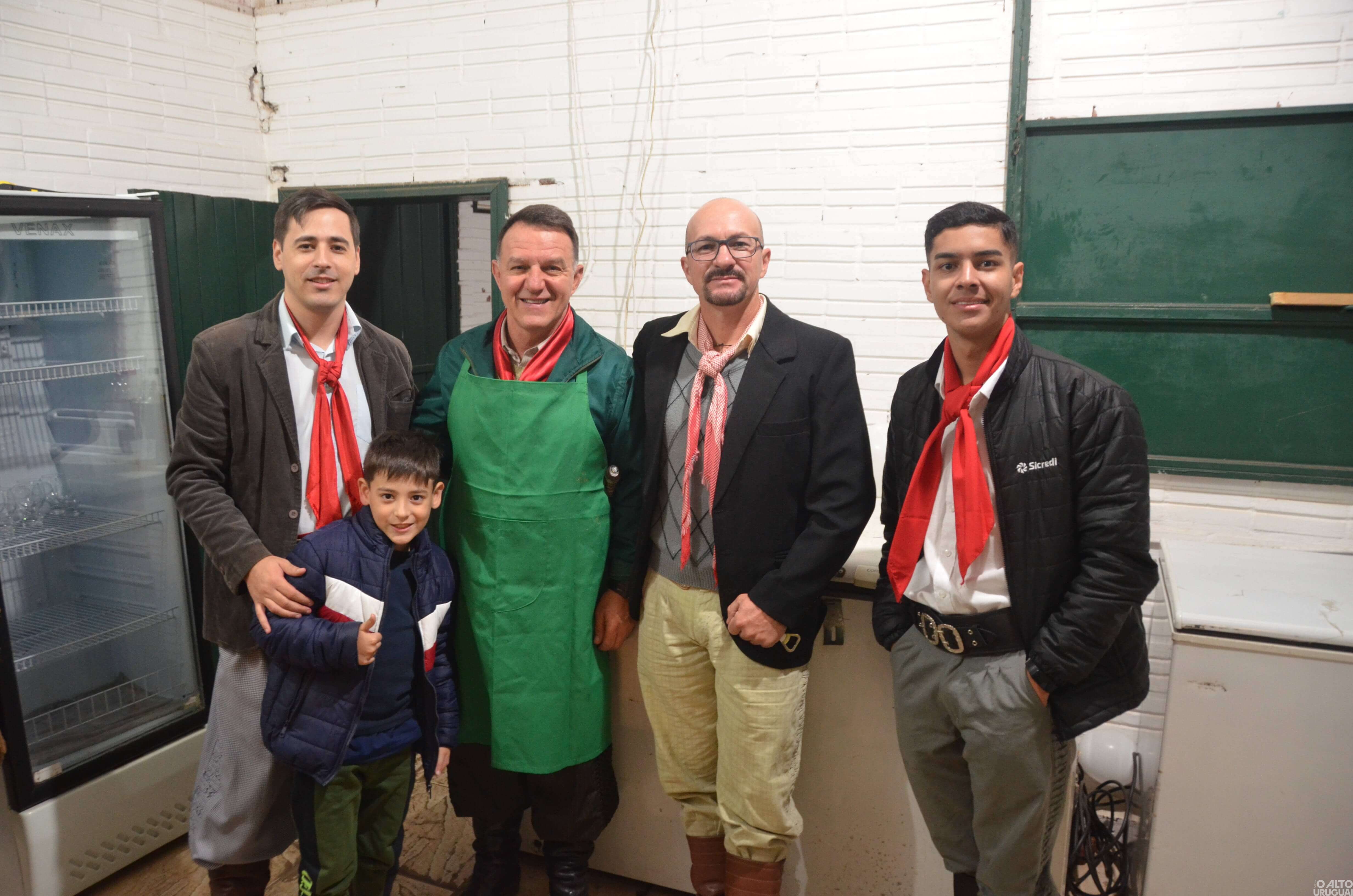 Noite do Galanteio reúne casais no CTG Rodeio da Querência