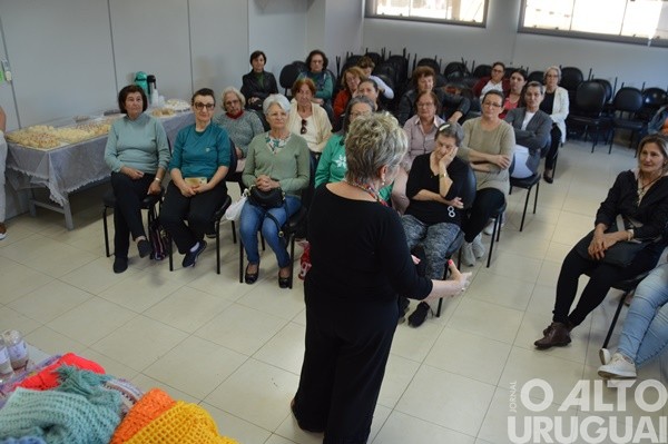 Tricolã promove workshop de tricô e crochê em FW