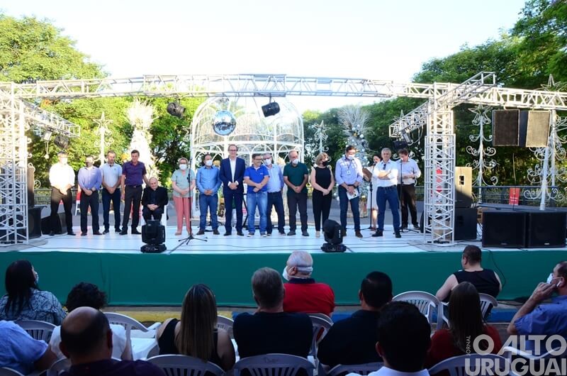 Lideranças de vários municípios prestigiam abertura da 1ª Feira Regional das Agroindústrias