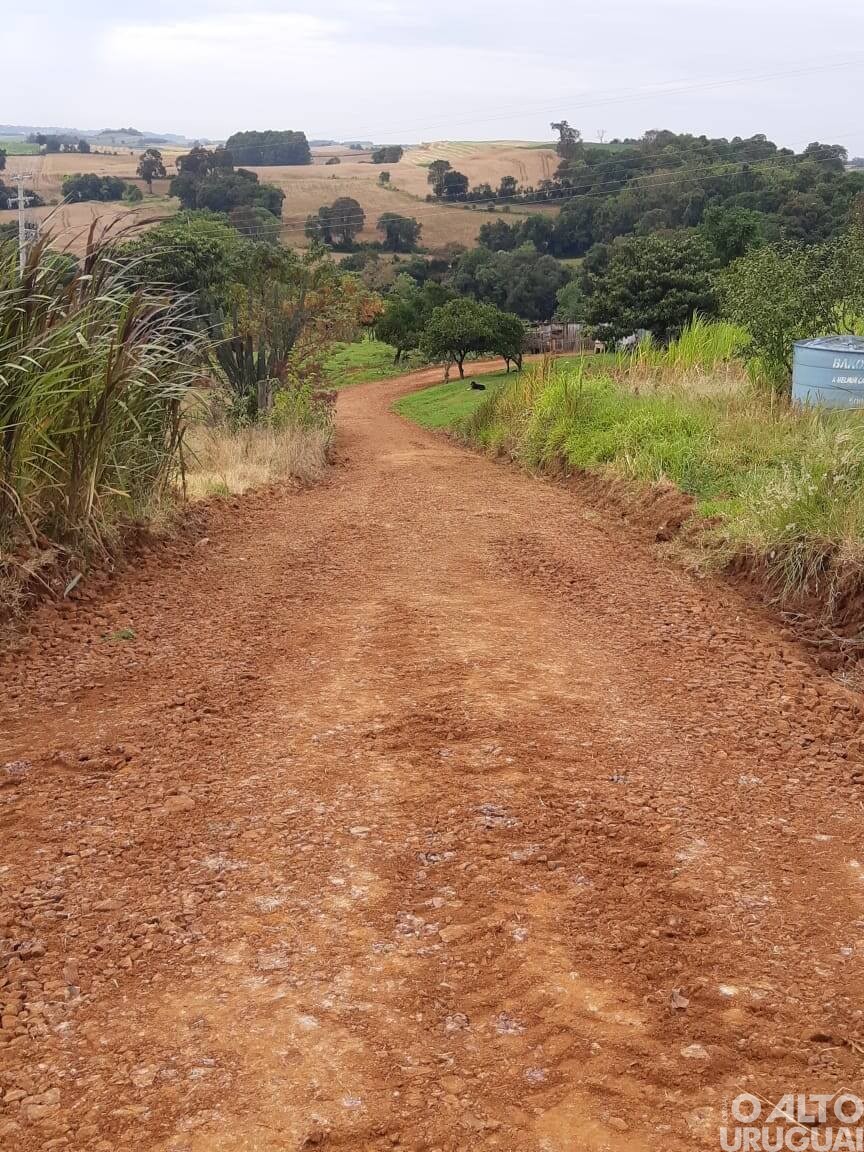 Vista Alegre: Secretaria de Obras auxilia agricultores