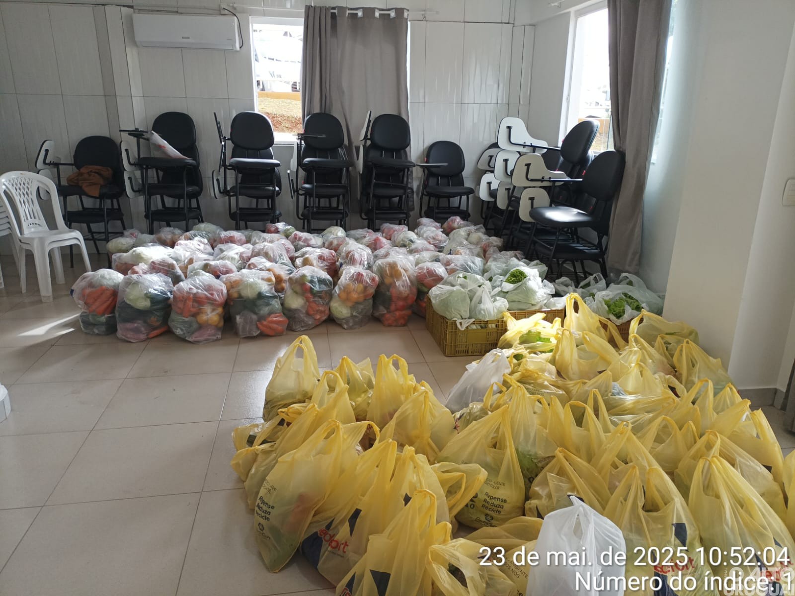 Cestas de alimentos são entregues a 110 famílias em Rodeio Bonito