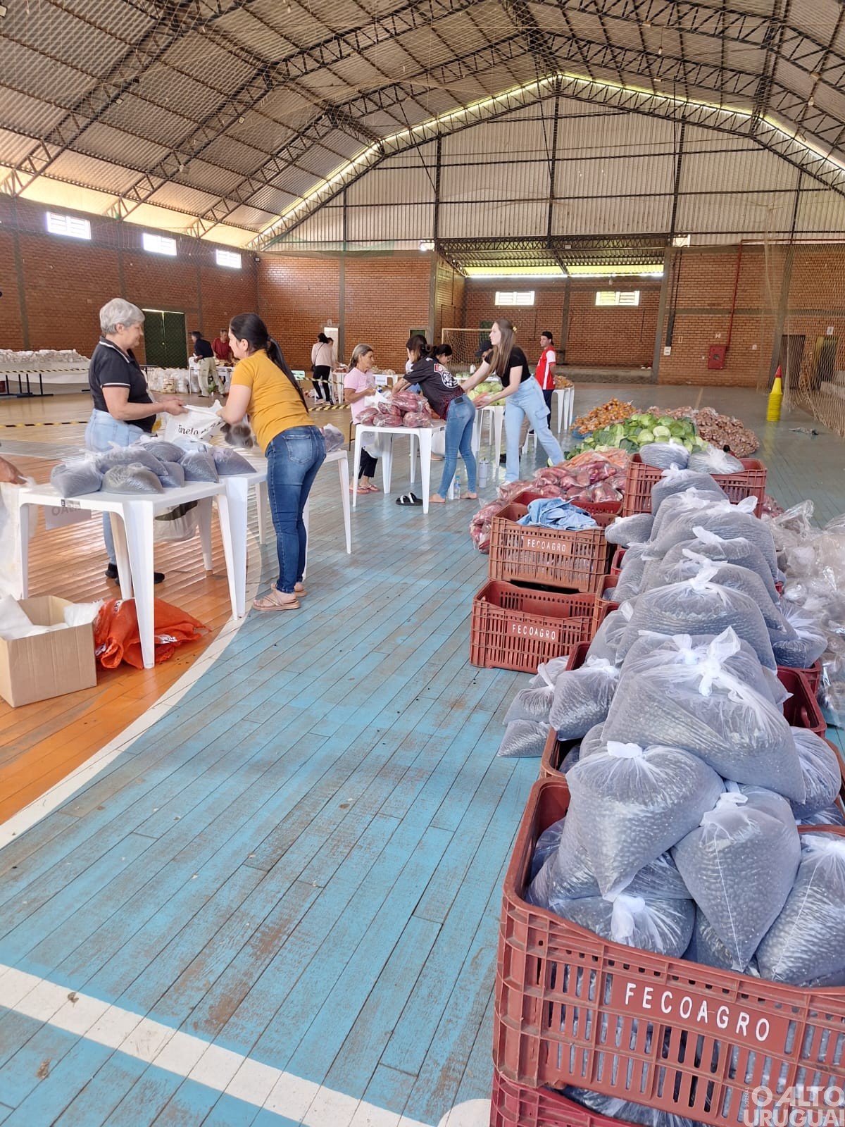 Entrega de Cestas Básicas do PAA beneficia 300 famílias em Cristal do Sul