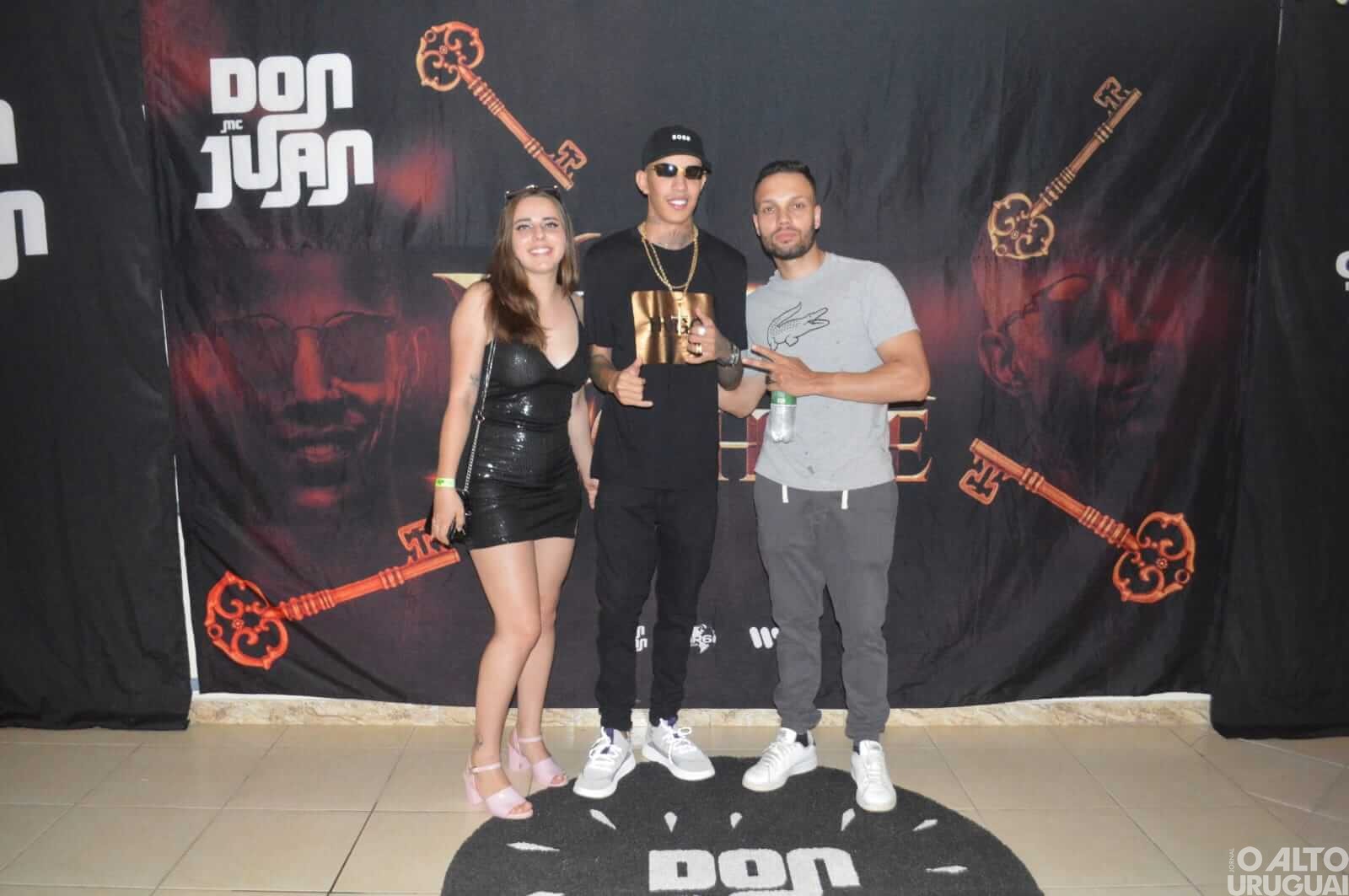 Show de MC Don Juan anima público em FW