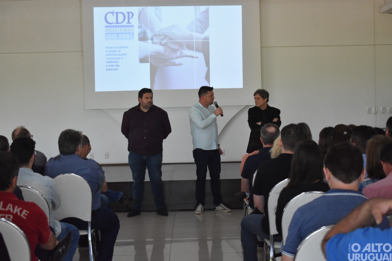 Evento da Amzop reúne representantes de toda a região