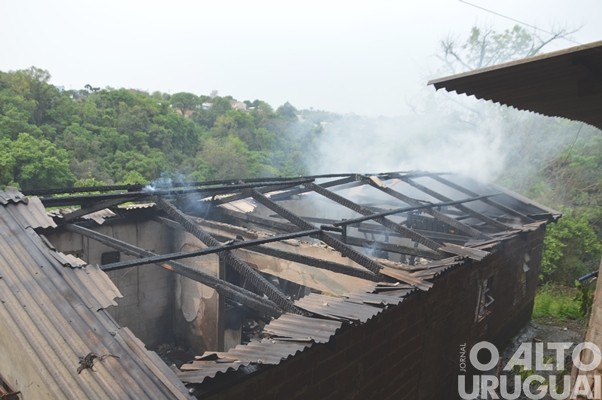 FW: Bombeiros atendem mais um incêndio em residência