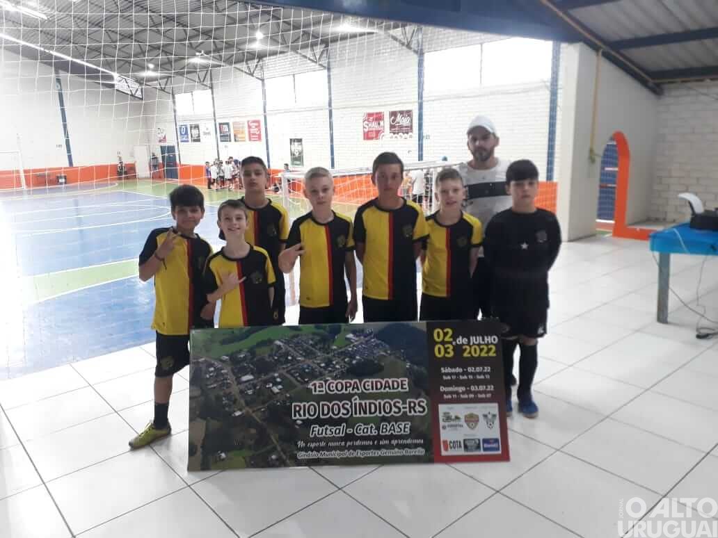 Jogadores da Escolinha de Alpestre participam de campeonato