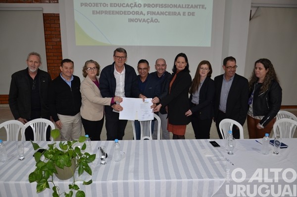 Cimau e Codemau assinam contrato de R$ 554 mil para capacitação de jovens