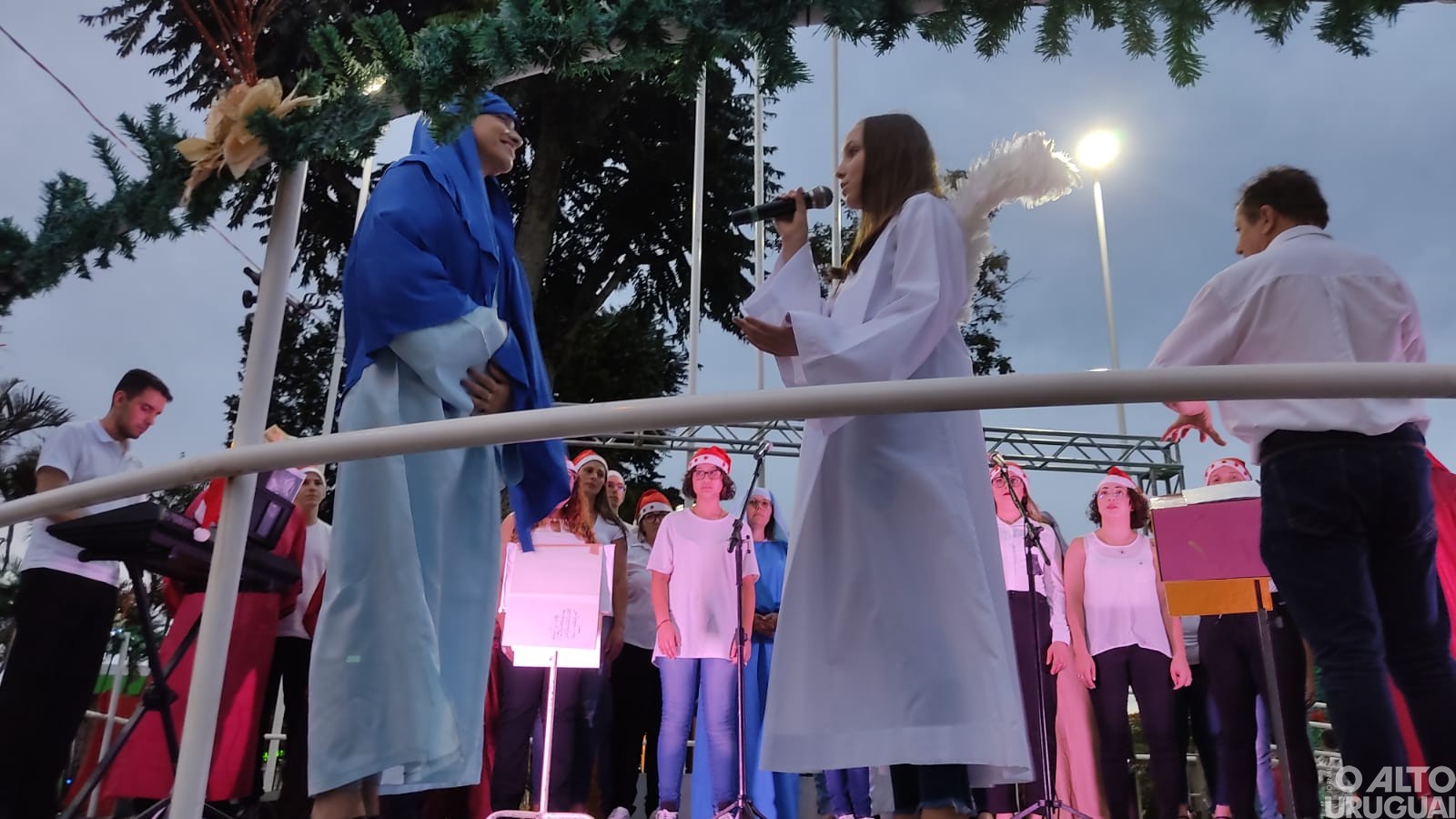 Planalto: chegada do Papai Noel e apresentações das escolas marcam Natal na Praça