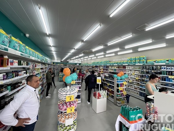 Inaugurada Farmácias Associadas Cruz Azul em Ametista do Sul