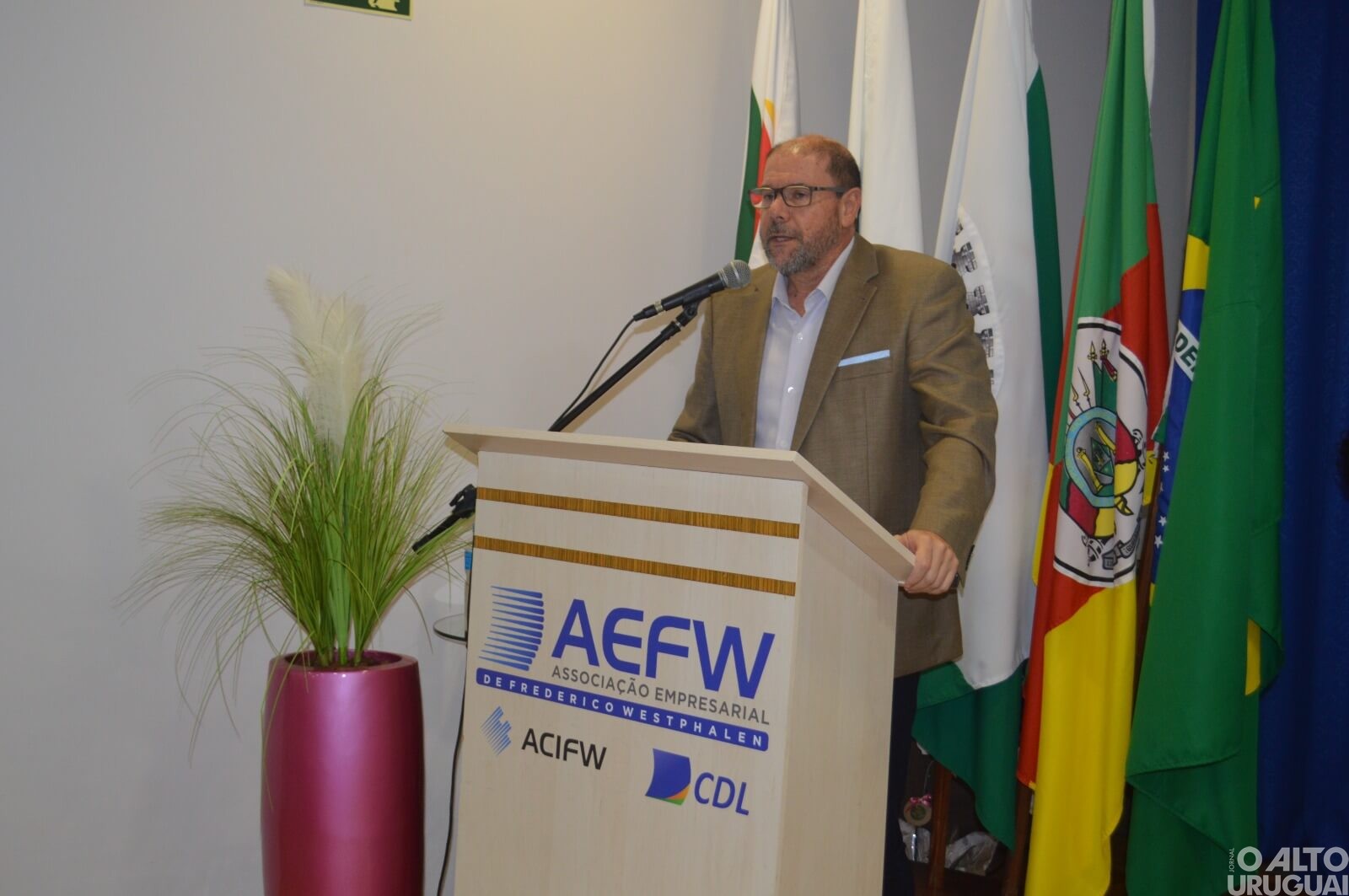 Novos membros da diretoria da AEFW são empossados
