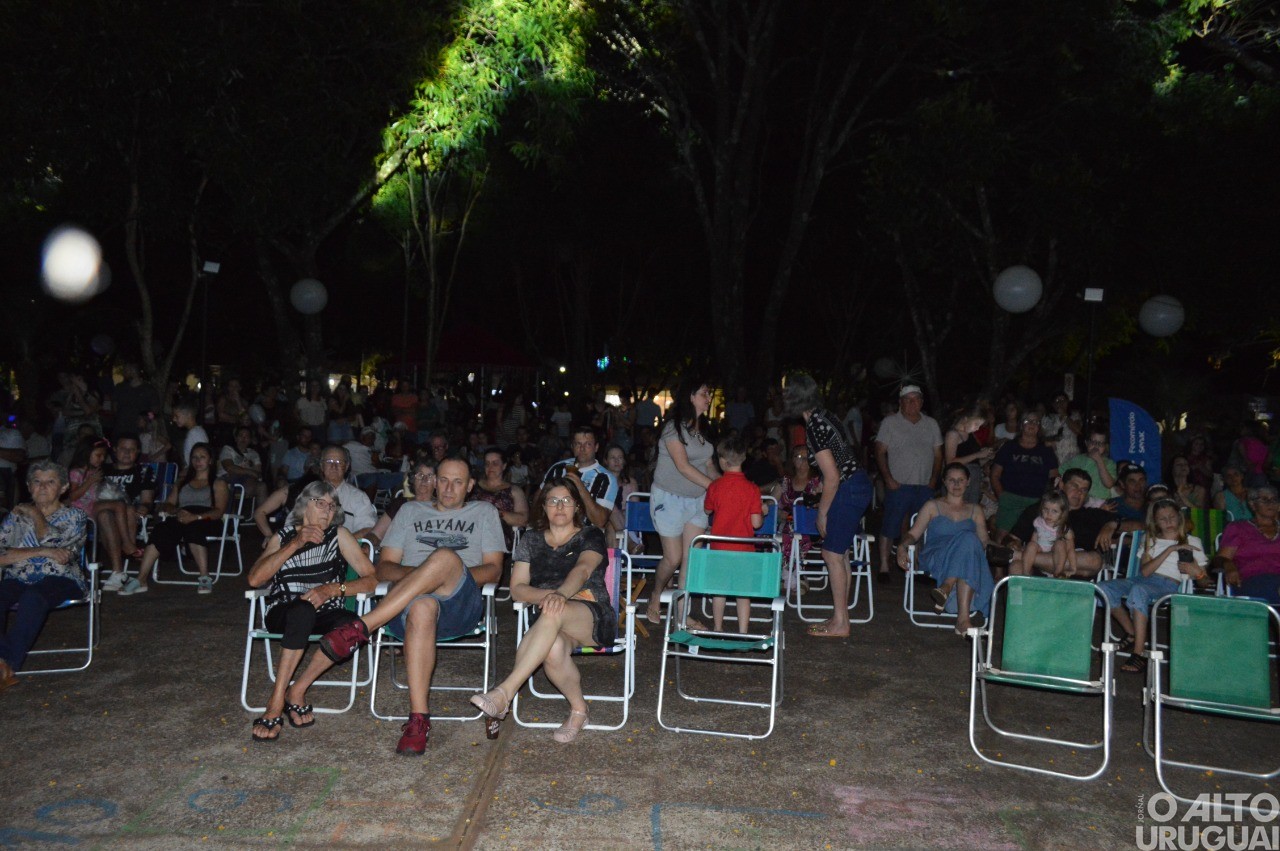 Acendimento de luzes marca a abertura do Natal em Rodeio Bonito