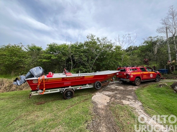 Corpo de Bombeiros de FW recebe novo barco para operações
