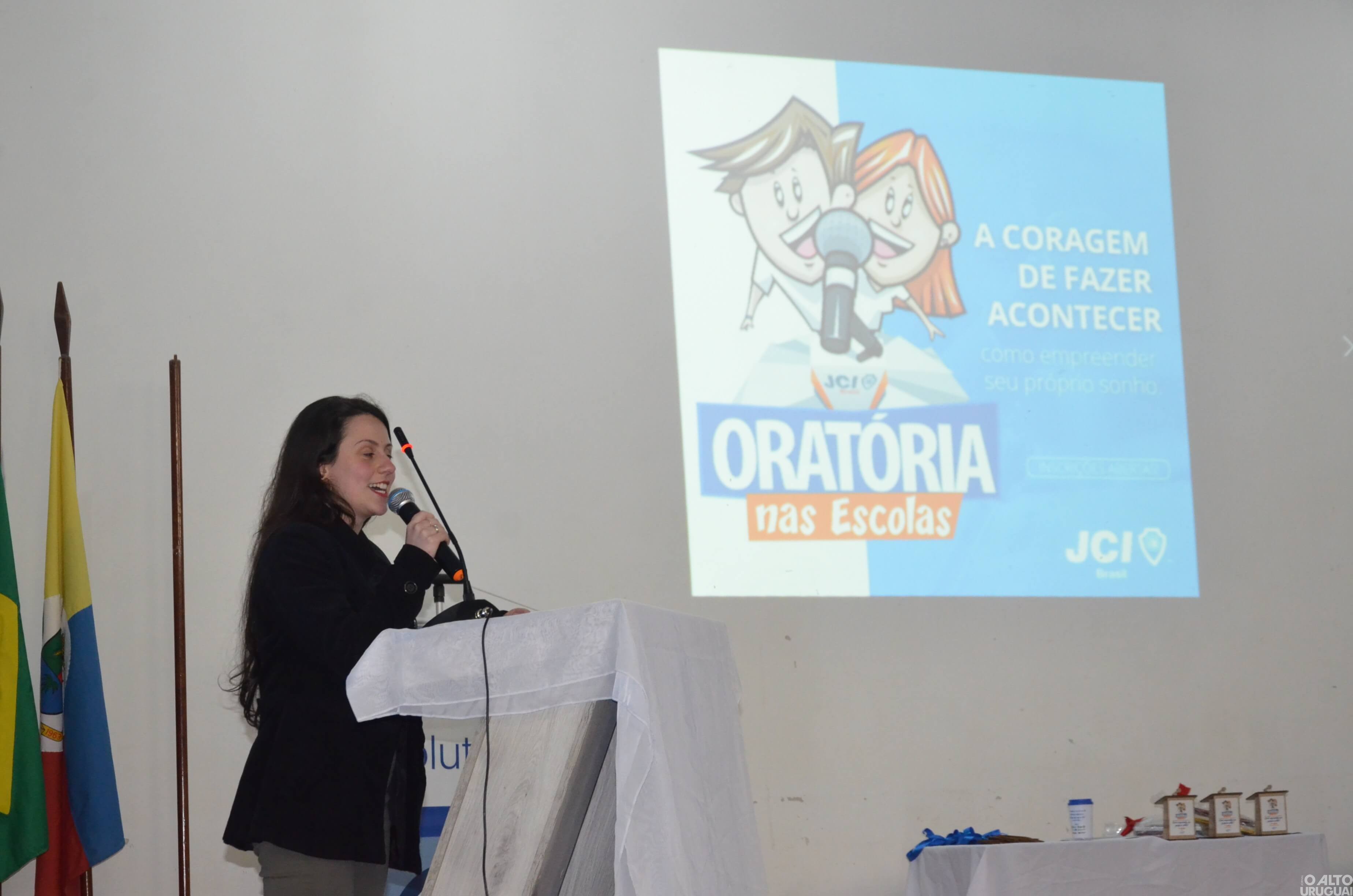 Três estudantes são premiadas na final municipal do Oratória nas Escolas em Rodeio Bonito