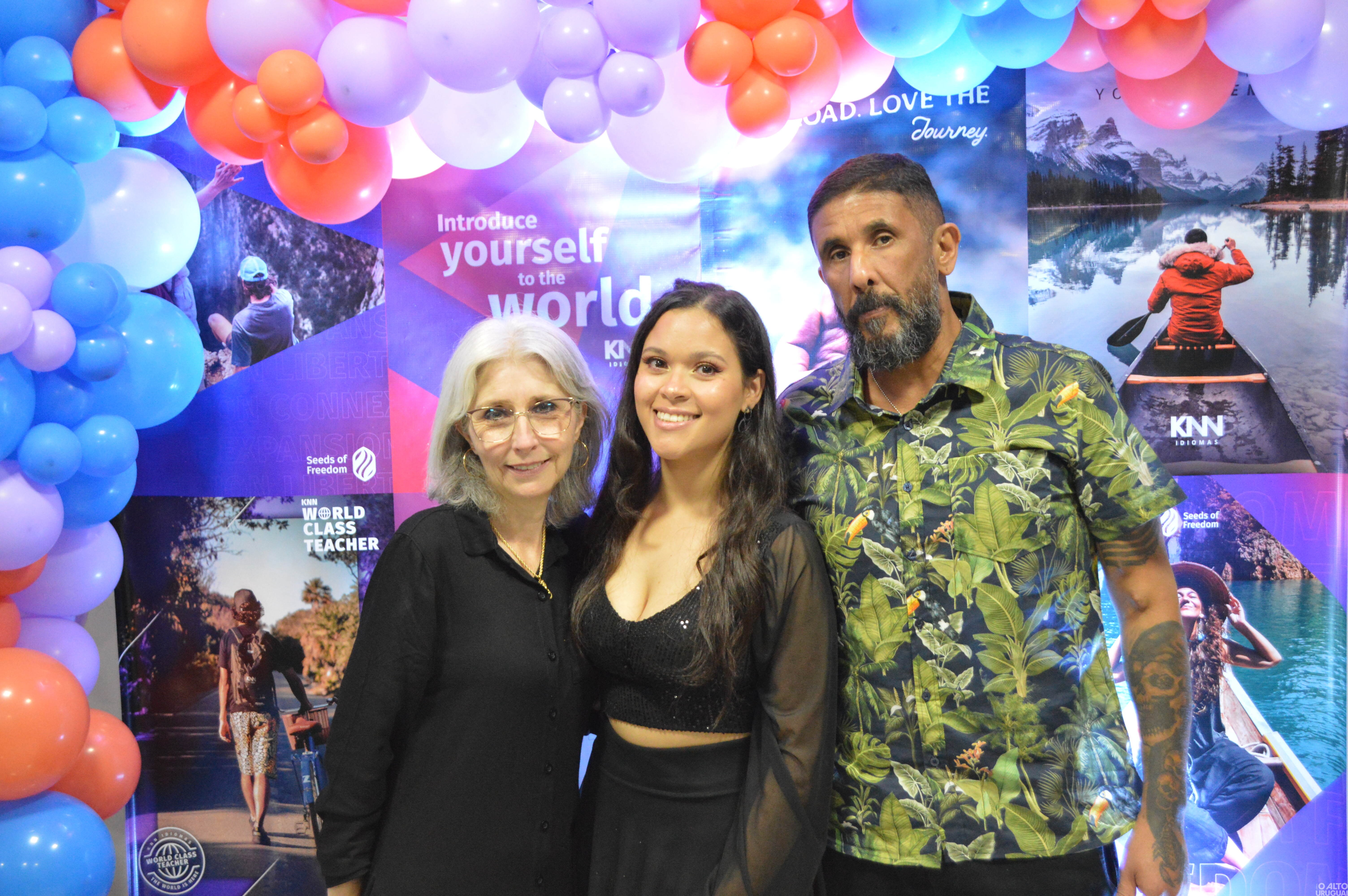 Com cerca de 400 alunos a KNN forma suas primeiras turmas de inglês em FW