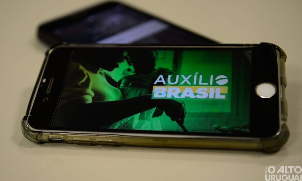 Caixa paga Auxílio Brasil para beneficiários com NIS final 2