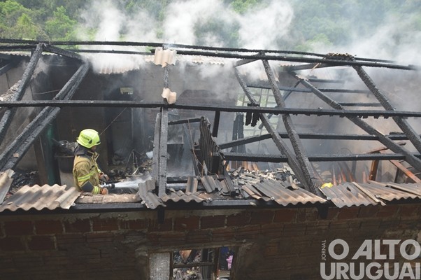 FW: Bombeiros atendem mais um incêndio em residência