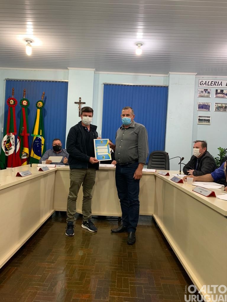 Legislativo de Taquaruçu do Sul entrega moção de aplauso aos profissionais de saúde