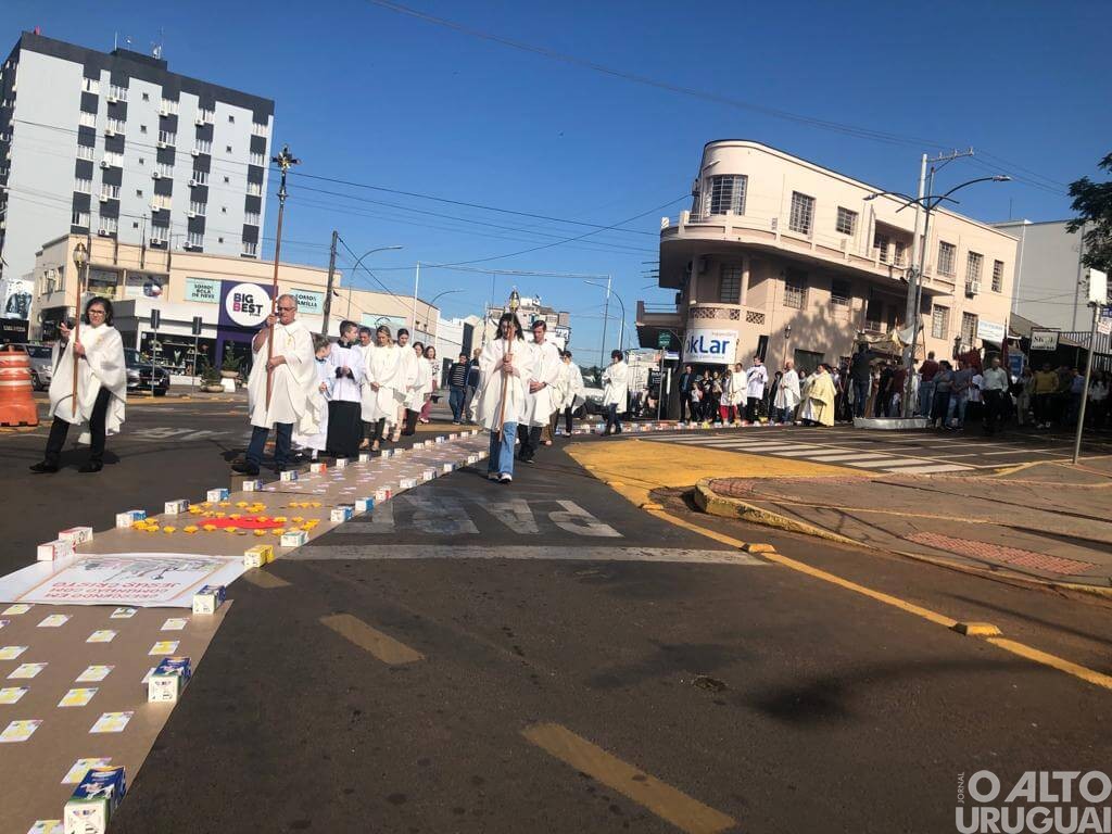 Fiéis celebram Corpus Christi em FW