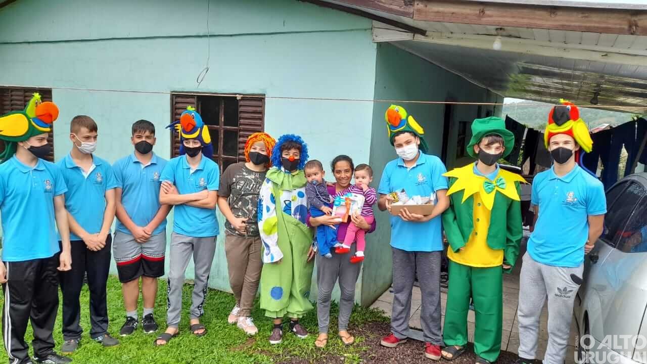 Vereadores mirins promovem ação solidária em Pinhal