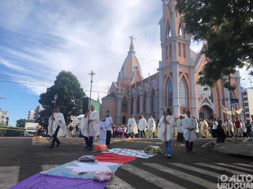 Fiéis celebram Corpus Christi em FW