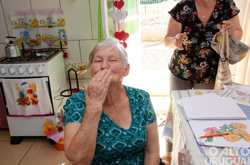 Pinhal: aluna de 86 anos dá exemplo de superação