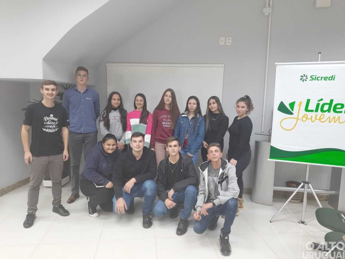 Líder Jovem e Sicredi Mulher iniciam novas turmas em 2022