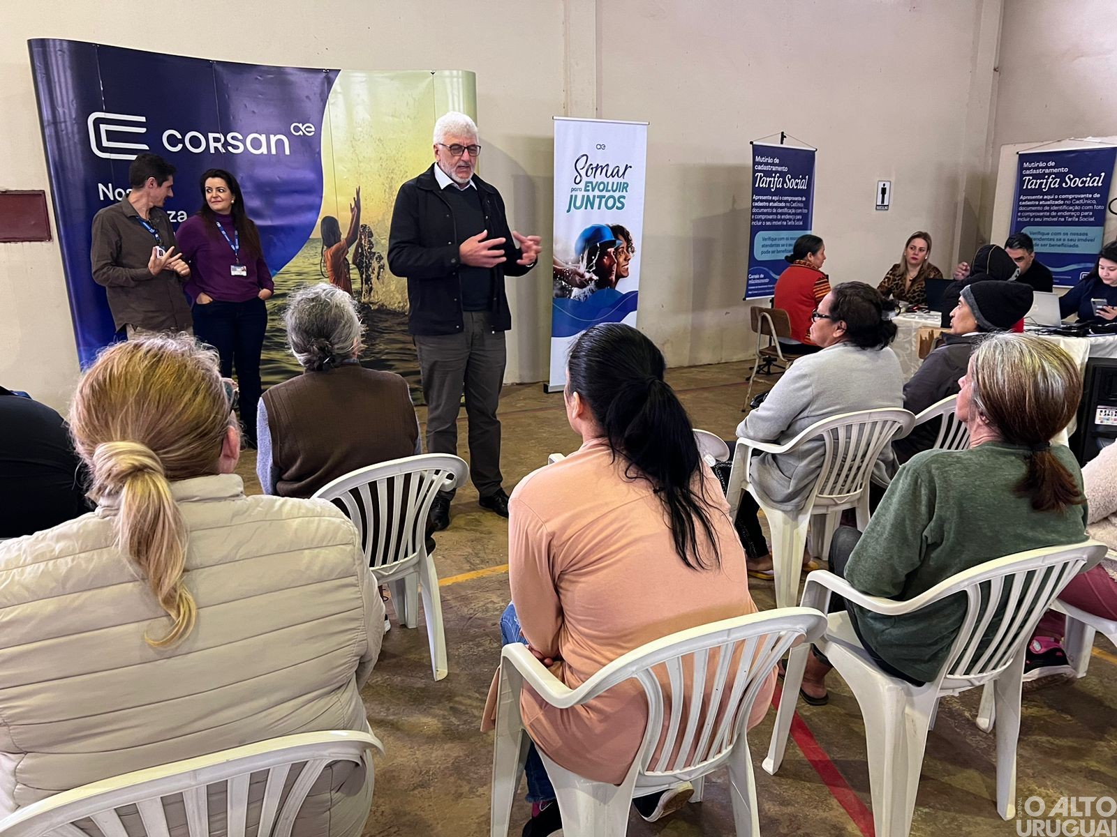 Mutirão cadastra famílias para desconto na conta de água em FW