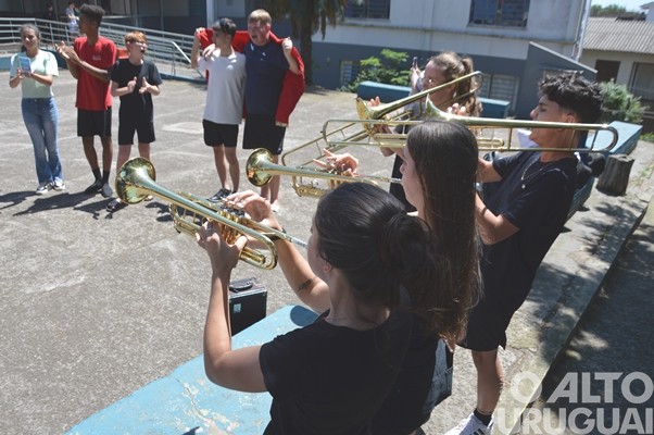 Bandas da Escola Cardeal Roncalli conquistam cinco títulos de campeãs e três de vice-campeãs em SC