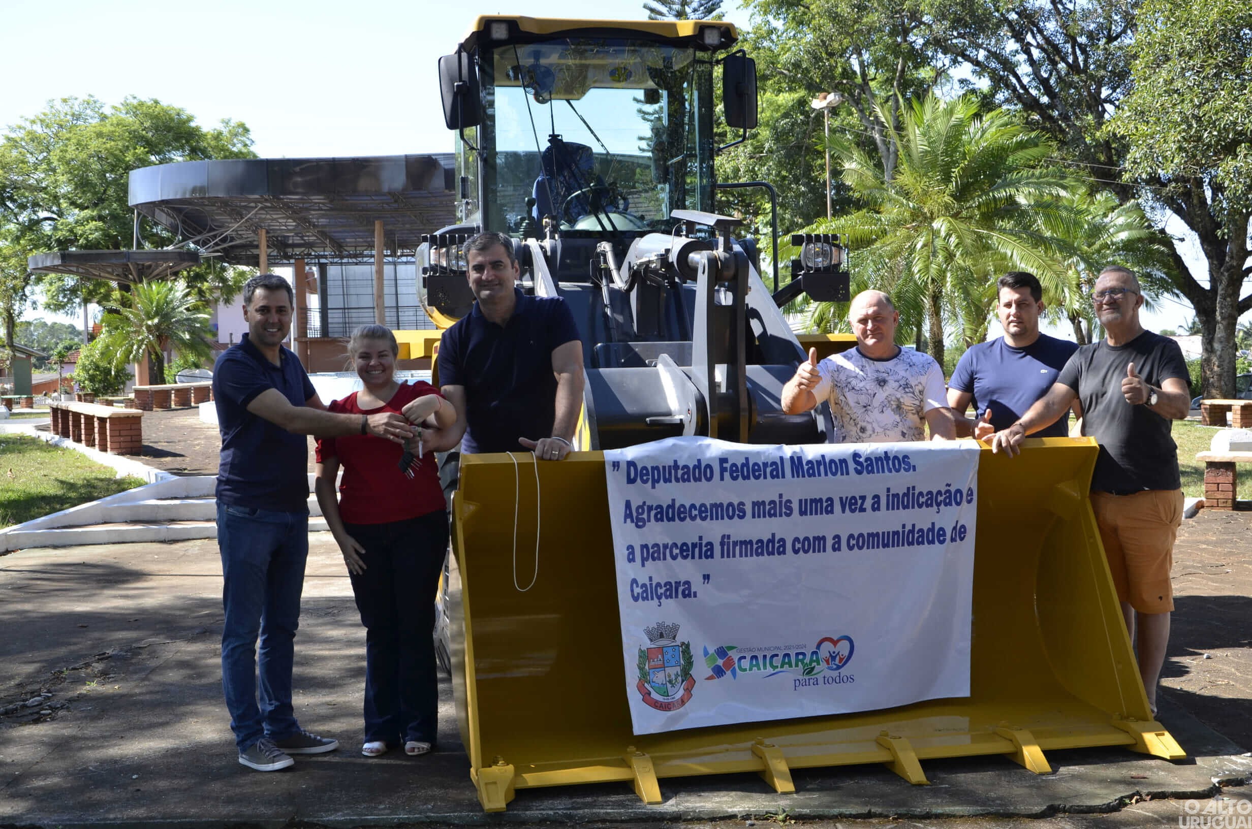 Caiçara: município recebe pá-carregadeira