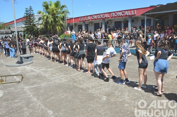 Bandas da Escola Cardeal Roncalli conquistam cinco títulos de campeãs e três de vice-campeãs em SC