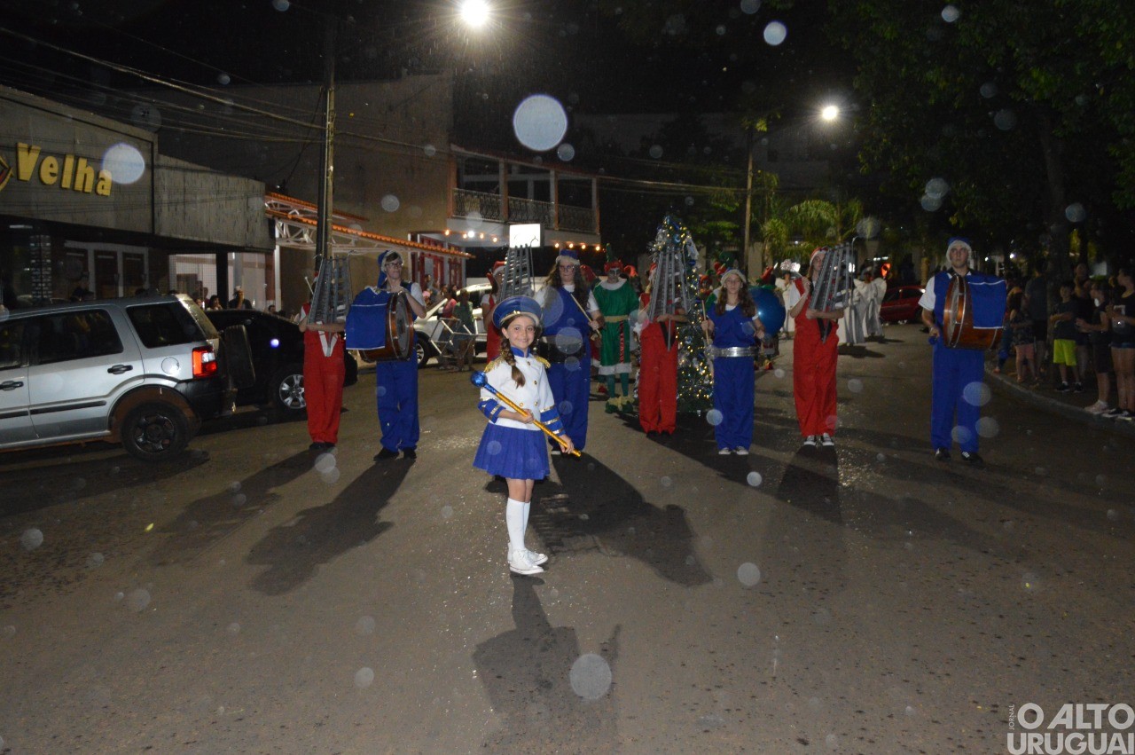 Acendimento de luzes marca a abertura do Natal em Rodeio Bonito