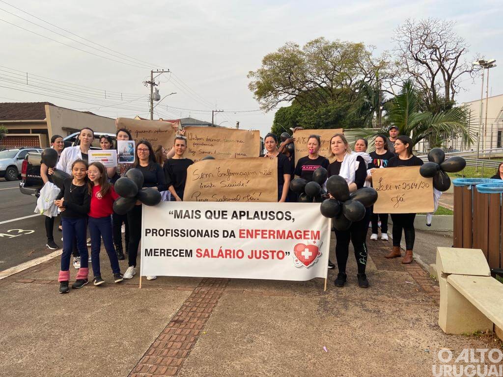 Profissionais protestam pela suspensão do Piso da Enfermagem