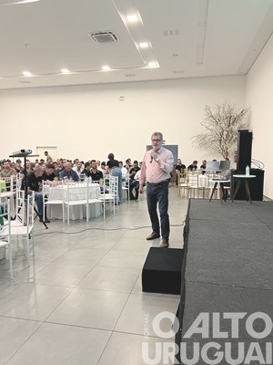 Cotrifred reúne mais de 300 produtores em FW para debater sobre bovinocultura de leite