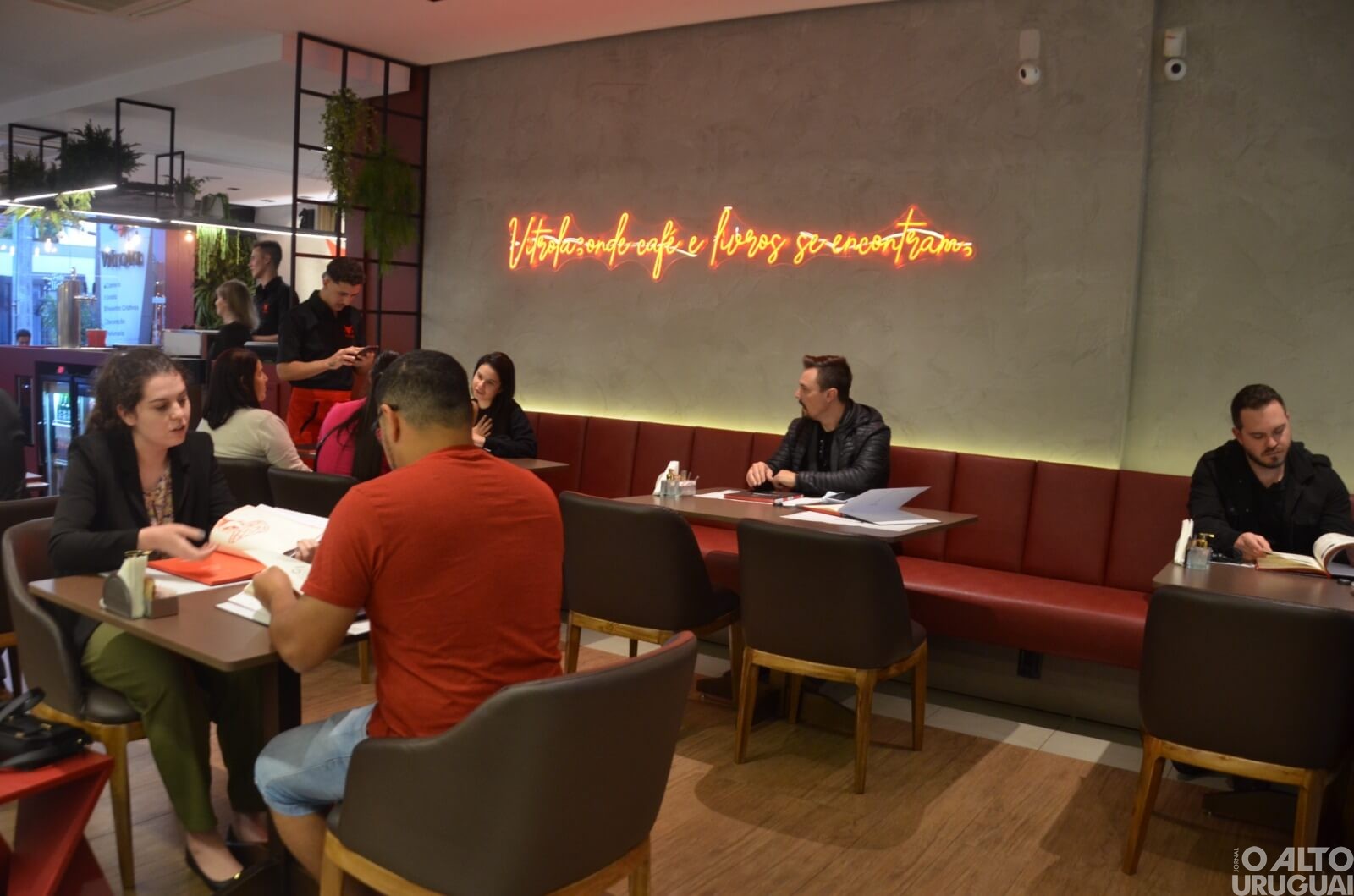 Vitrola reinaugura espaço gourmet e lança novo cardápio 