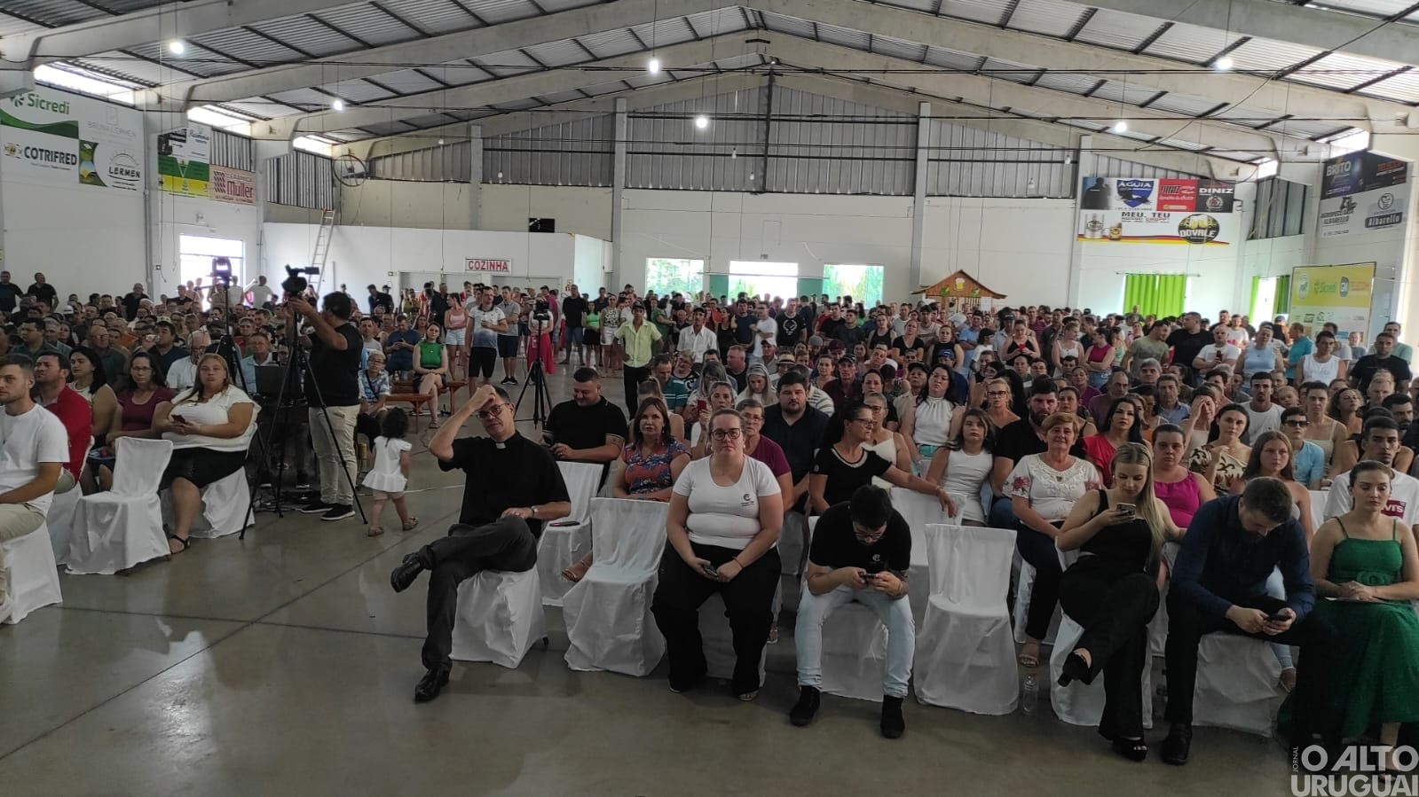 Elton Tatto toma posse como prefeito de Pinheirinho do Vale