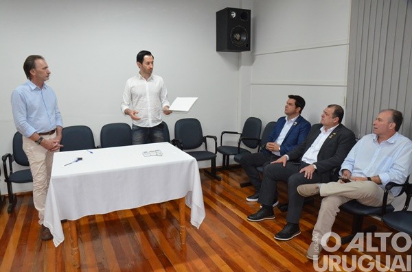 Amng realiza reunião de prefeitos durante Festiplan em Planalto